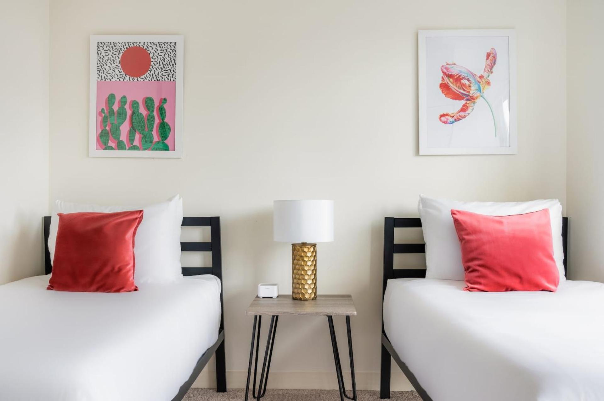 Three-Bedroom Apartment (Self Check-in with Virtual Front Desk)