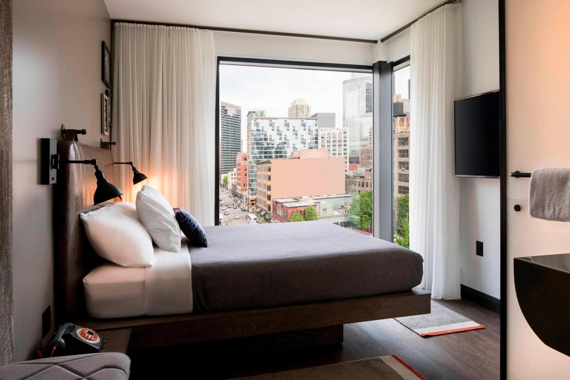 Queen Room with City View and Windows on Two Sides,1578441680:JPEG