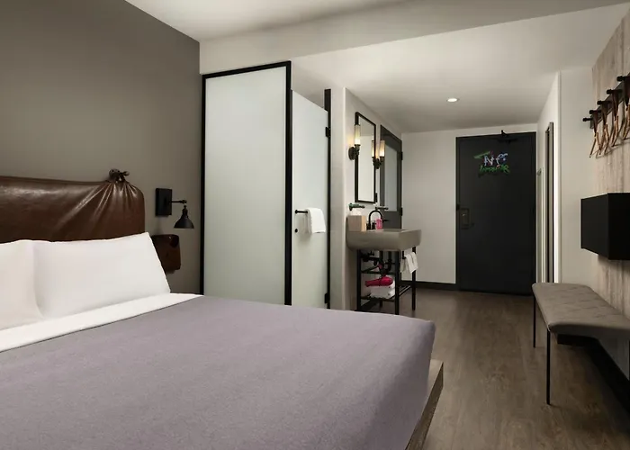 Moxy Chicago Downtown Hotel
